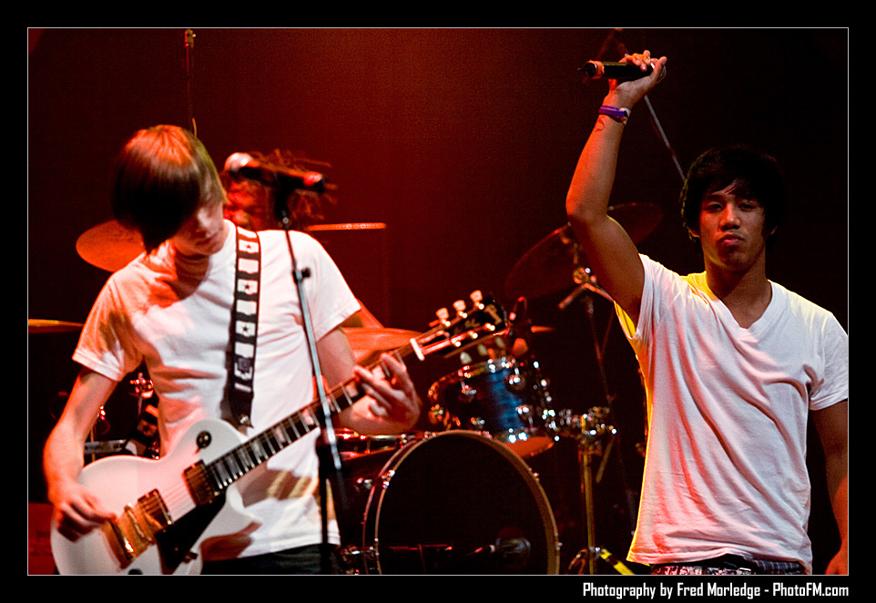 BandBattleForBiteHittingOnHannah_009