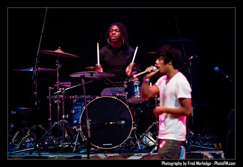 BandBattleForBiteHittingOnHannah_010