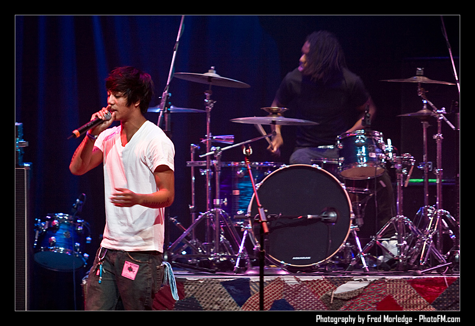 BandBattleForBiteHittingOnHannah_013