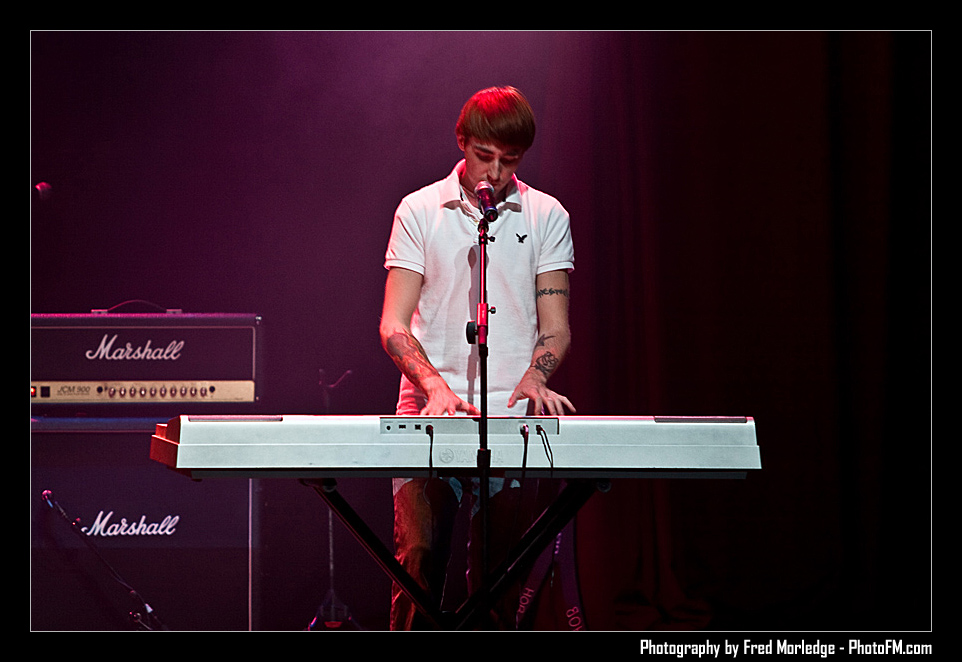 BandBattleForBiteHittingOnHannah_014