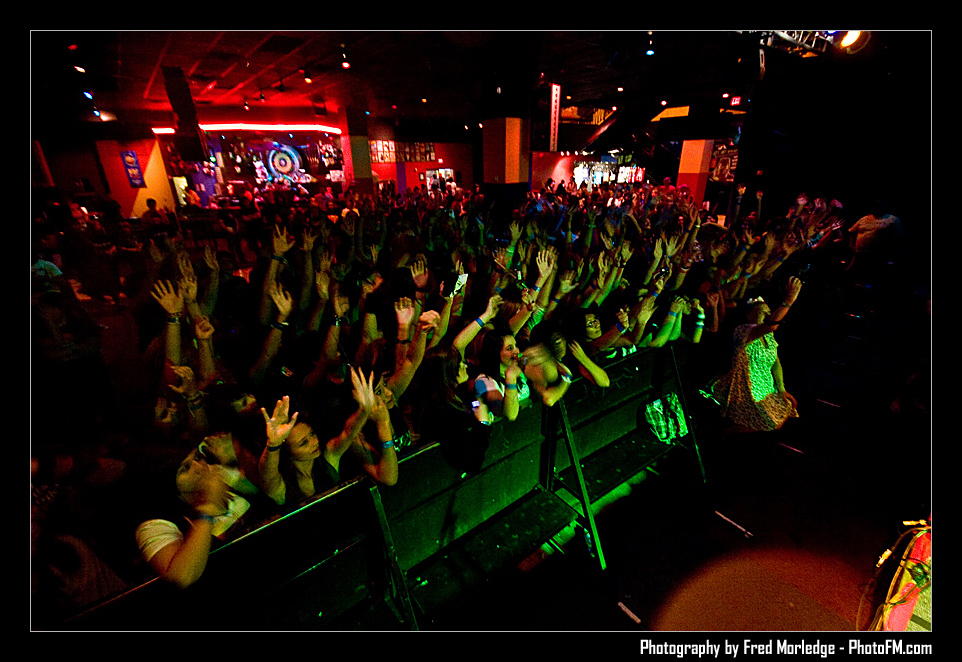 FacesInTheCrowd_FletchFarewellShowJillians_016