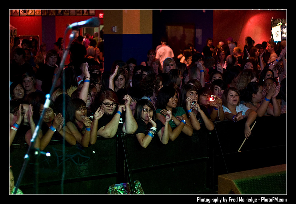 FacesInTheCrowd_FletchFarewellShowJillians_021