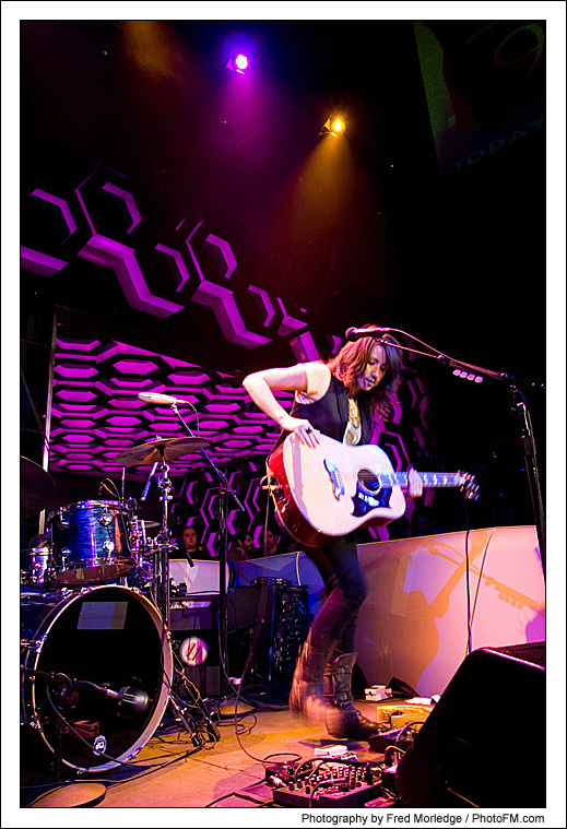 KT Tunstall @ Moon Nightclub - Live Performance Photos - Photos By Fred Morledge - ( PhotoFM.com ) - 04