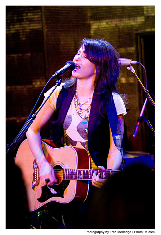 KT Tunstall @ Moon Nightclub - Live Performance Photos - Photos By Fred Morledge - ( PhotoFM.com ) - 27