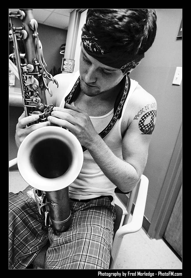 ReggaeInTheDesert2009OnePinShort034