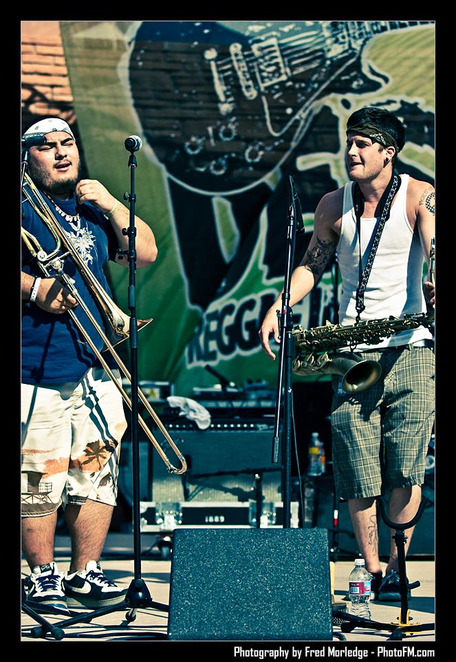 ReggaeInTheDesert2009OnePinShort098
