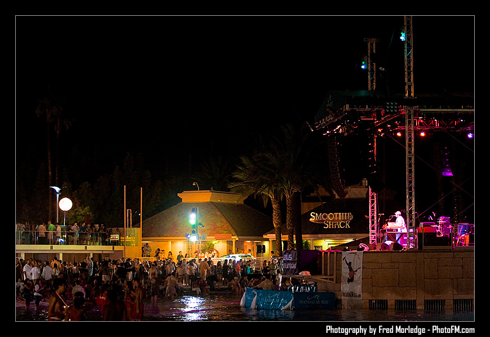 RockNRollWineMandalayBayBeach2008_055