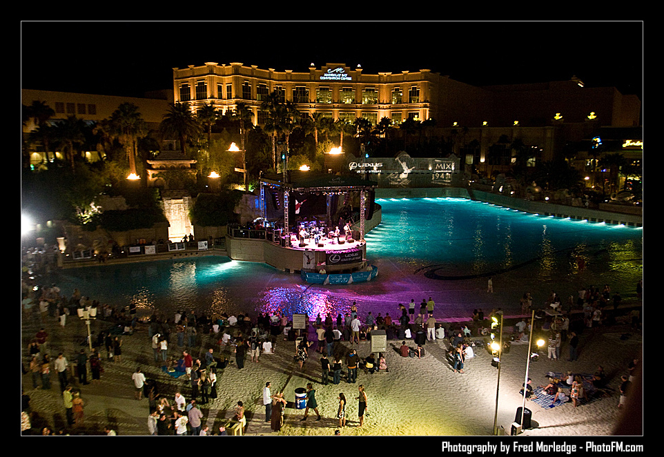 RockNRollWineMandalayBayBeach2008_091