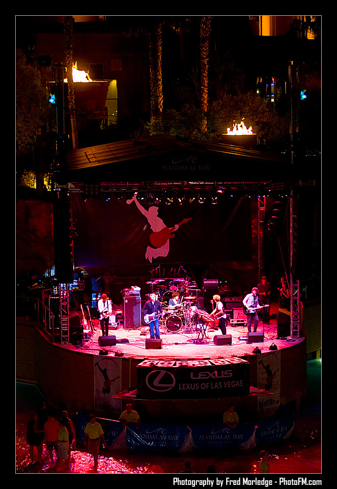 RockNRollWineMandalayBayBeach2008_109